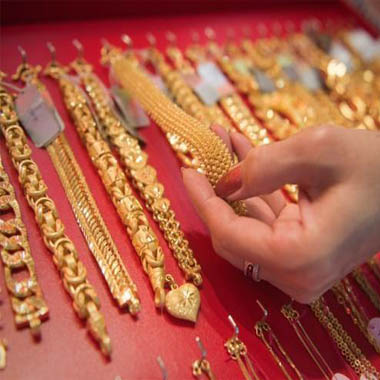 Govt keeps gold import duty at 10% in Budget 2014